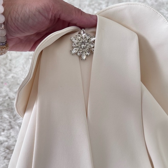 New 🤍 Chic A-Line Mini Dress with Diamonds - Picture 13 of 17